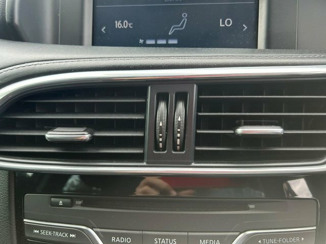Infiniti Q30 D Premium Brown #22