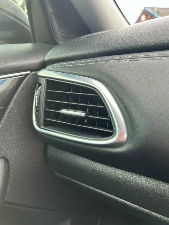 Infiniti Q30 D Premium Brown #37