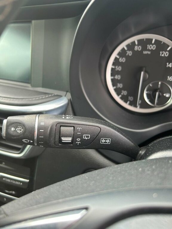 Infiniti Q30 D Premium Brown #17