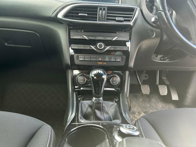 Infiniti Q30 D Premium Brown #12