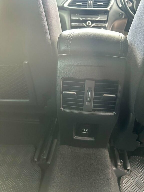 Infiniti Q30 D Premium Brown #31