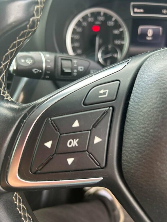Infiniti Q30 D Premium Brown #15