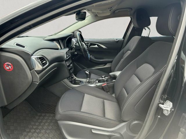Infiniti Q30 D Premium Brown #10