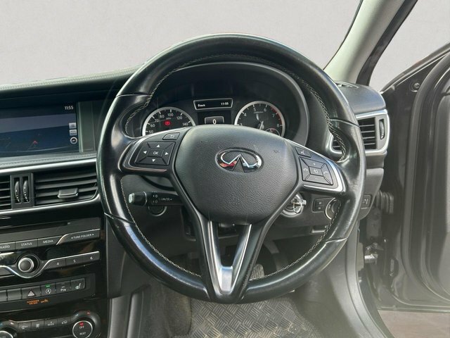 Infiniti Q30 D Premium Brown #14