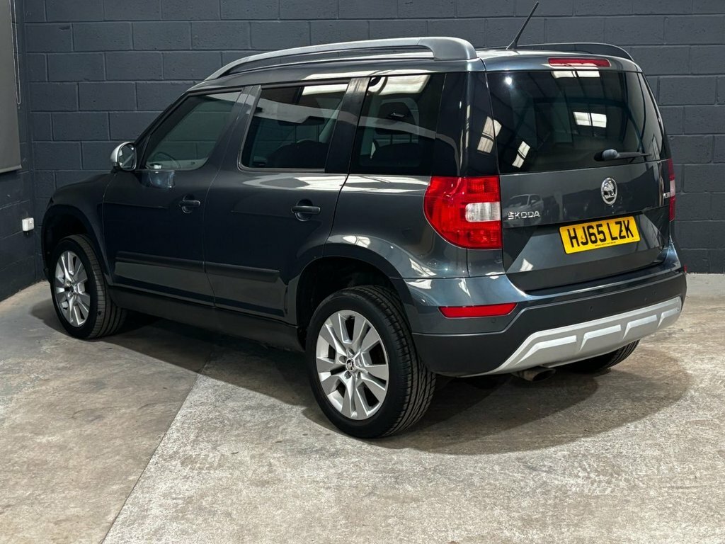 Skoda Yeti Hatchback Elegance White #11