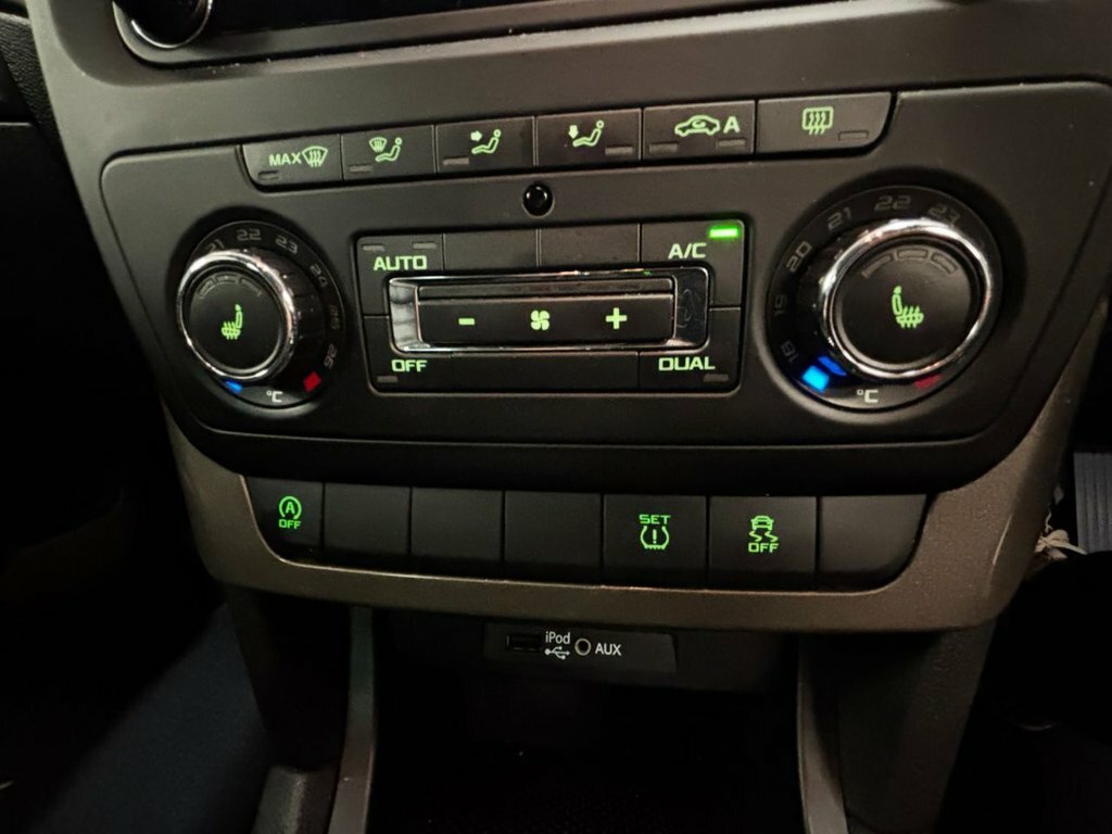 Skoda Yeti Hatchback Elegance White #35