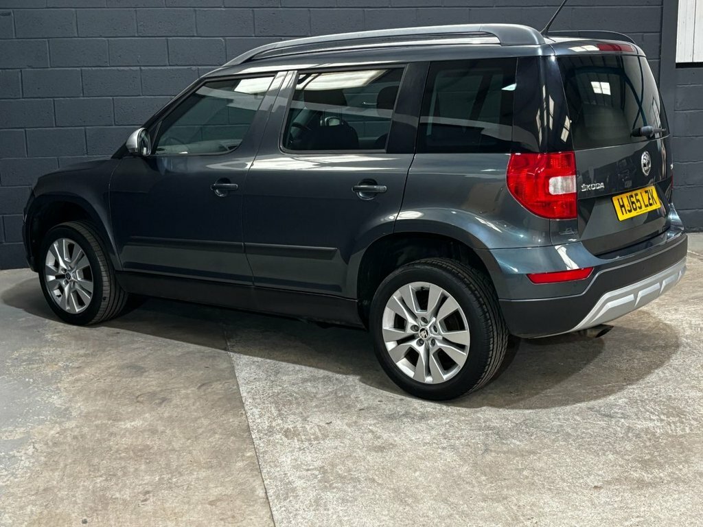 Skoda Yeti Hatchback Elegance White #12