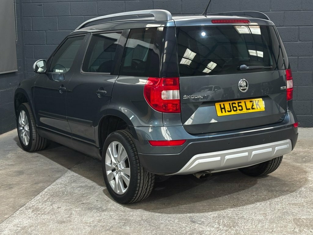Skoda Yeti Hatchback Elegance White #10