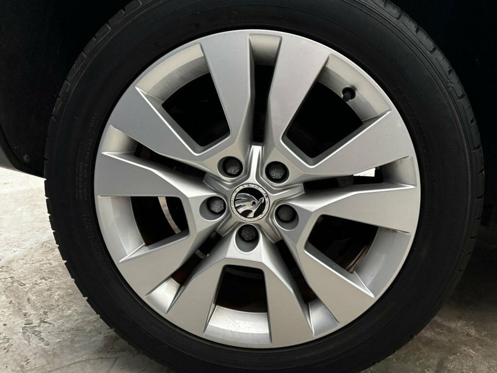 Skoda Yeti Hatchback Elegance White #42