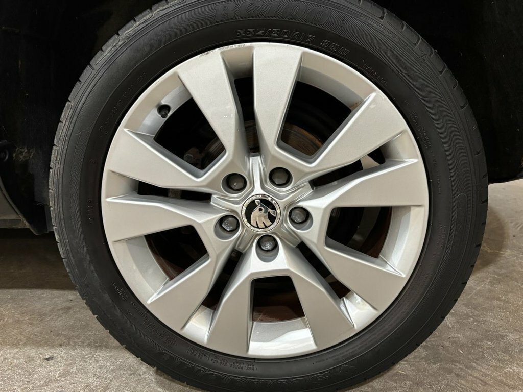 Skoda Yeti Hatchback Elegance White #39