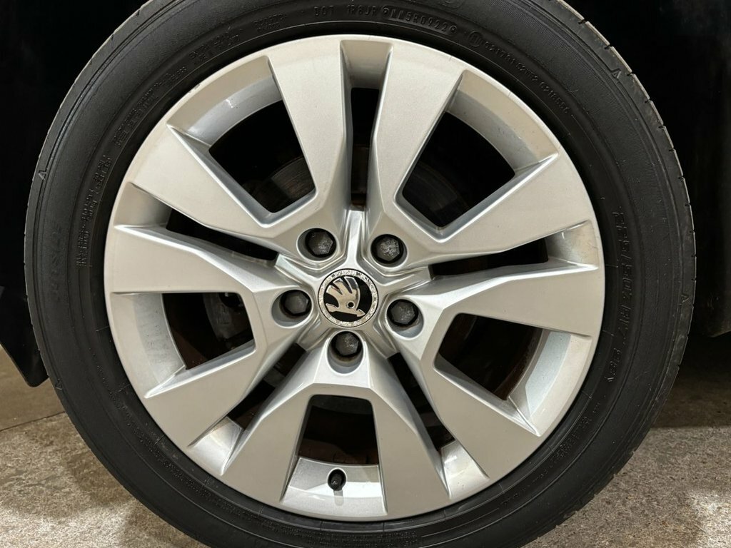 Skoda Yeti Hatchback Elegance White #40