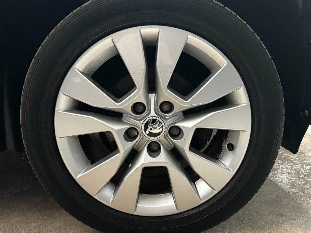 Skoda Yeti Hatchback Elegance White #41