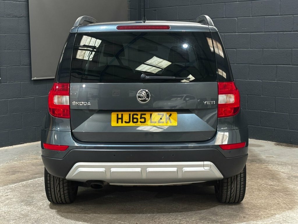 Skoda Yeti Hatchback Elegance White #9