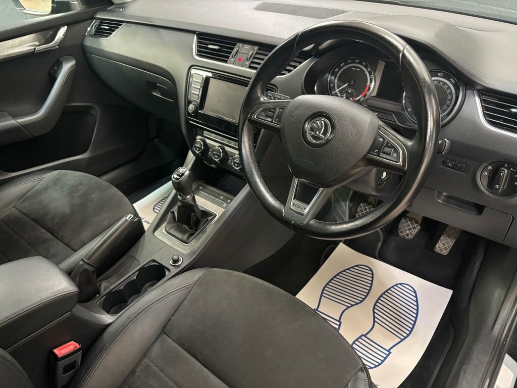 Skoda Octavia 2L Scout Black