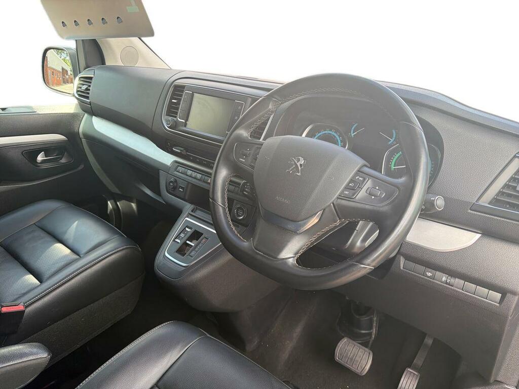 Peugeot e-Traveller 100Kw Business Vip Long 8 Seat 50Kwh Black #3