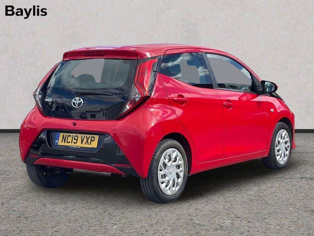 Toyota Aygo 1.0 Vvt-i X-play Red #2