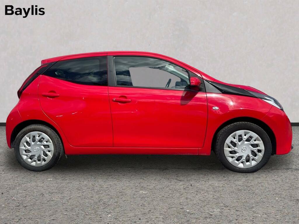 Toyota Aygo 1.0 Vvt-i X-play Red #4