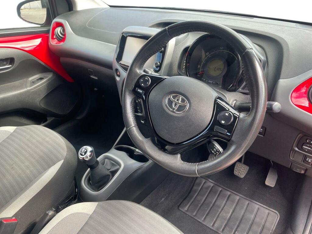 Toyota Aygo 1.0 Vvt-i X-play Red #3