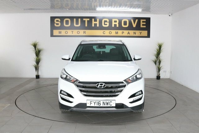 Hyundai Tucson 2.0 Crdi Premium Suv 4Wd Euro 6 1 White #2
