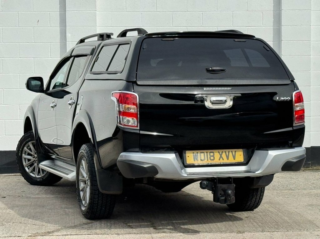 Mitsubishi L200 Di-d Dc Warrior White #22