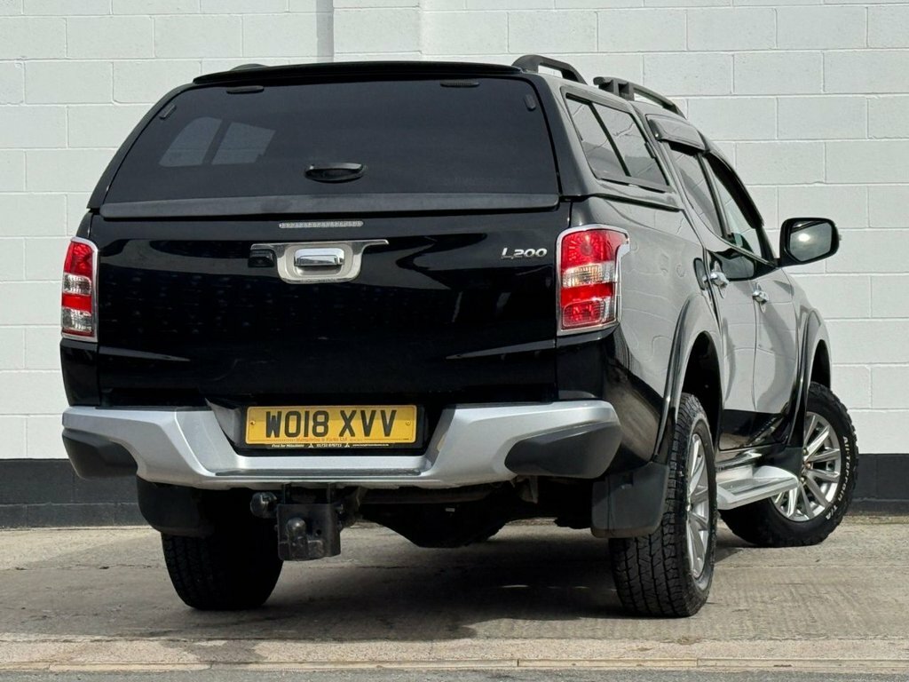 Mitsubishi L200 Di-d Dc Warrior White #28