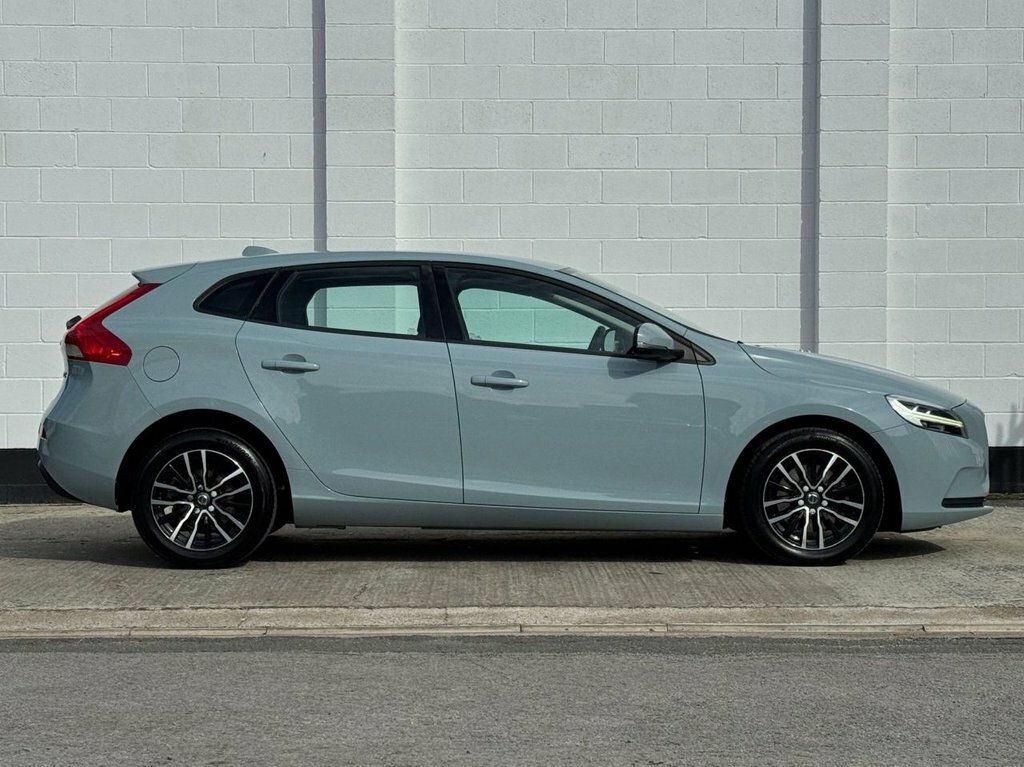 Volvo V40 2L Momentum Blue #3