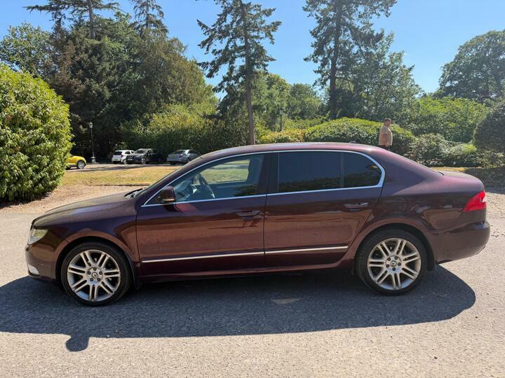 Skoda Superb 2.0 Tdi Elegance Euro 5 Red #4
