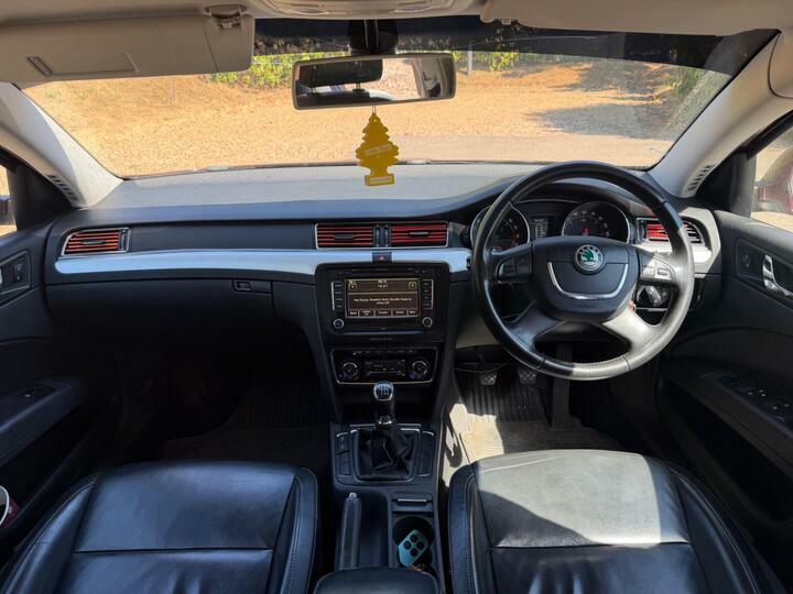 Skoda Superb 2.0 Tdi Elegance Euro 5 Red