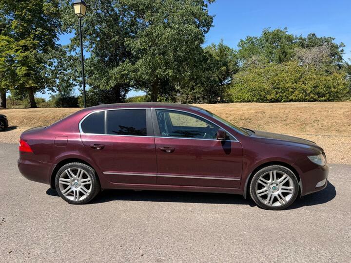 Skoda Superb 2.0 Tdi Elegance Euro 5 Red #2