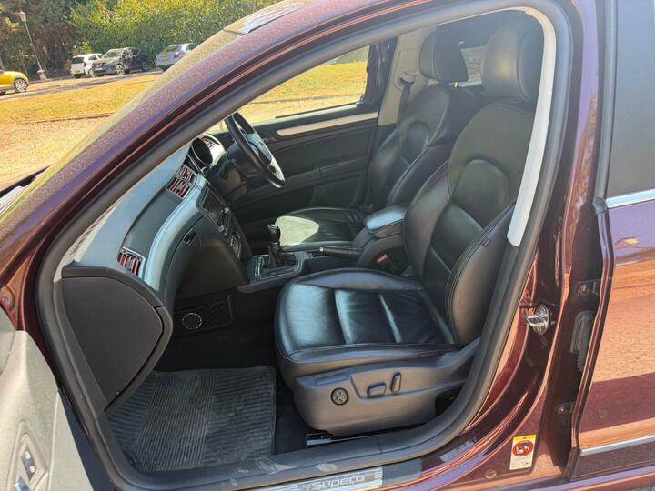 Skoda Superb 2.0 Tdi Elegance Euro 5 Red #3