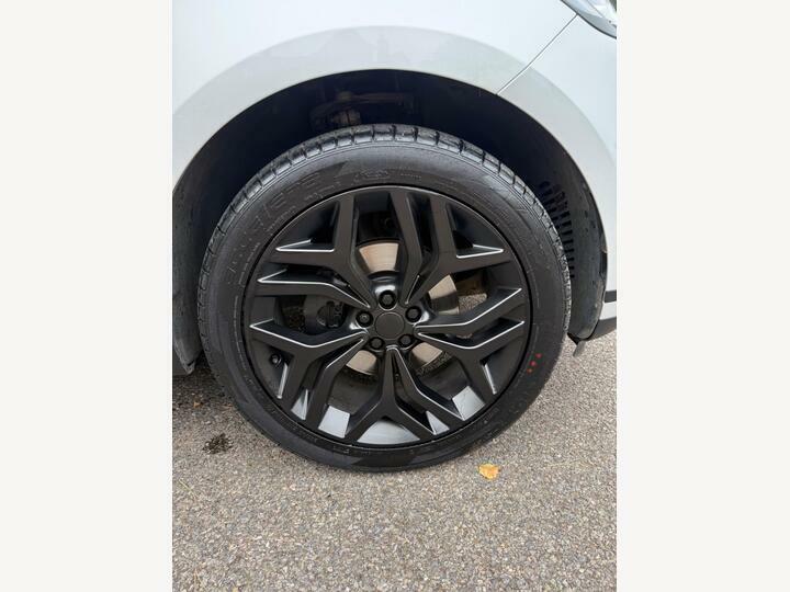 Land Rover Range Rover Velar R-dynamic Black #24