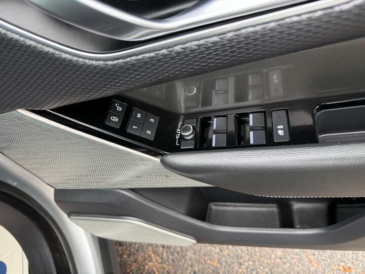 Land Rover Range Rover Velar R-dynamic Se White #44