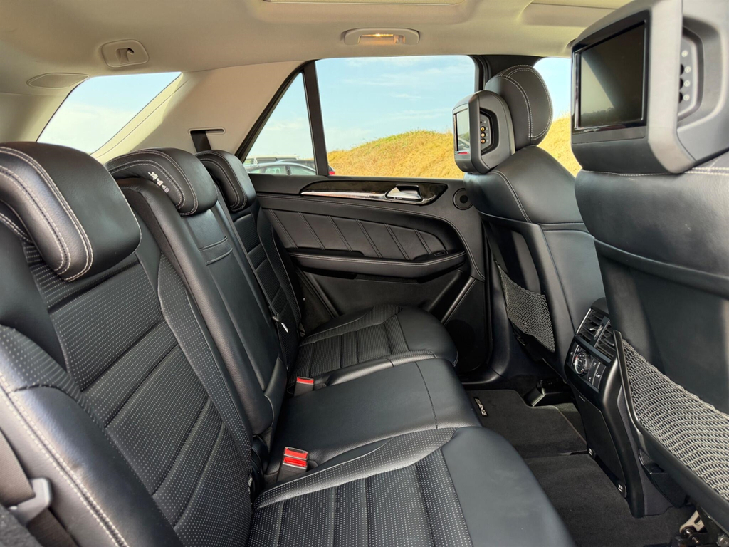 Mercedes-Benz M Class Suv Black #41