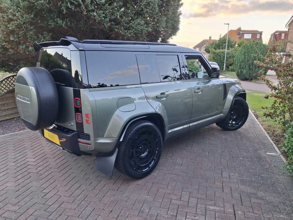 Land Rover Defender 110 2.0 P400e X-dynamic Se 110 Green #32