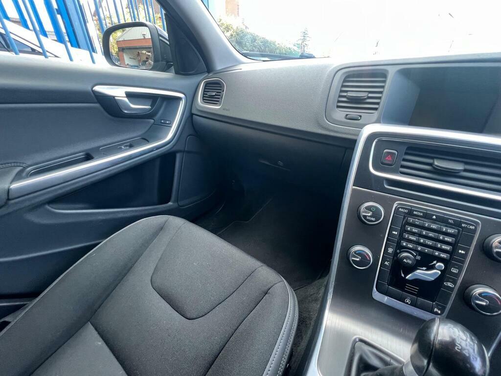 Volvo V60 Drive 115 R Design White #12