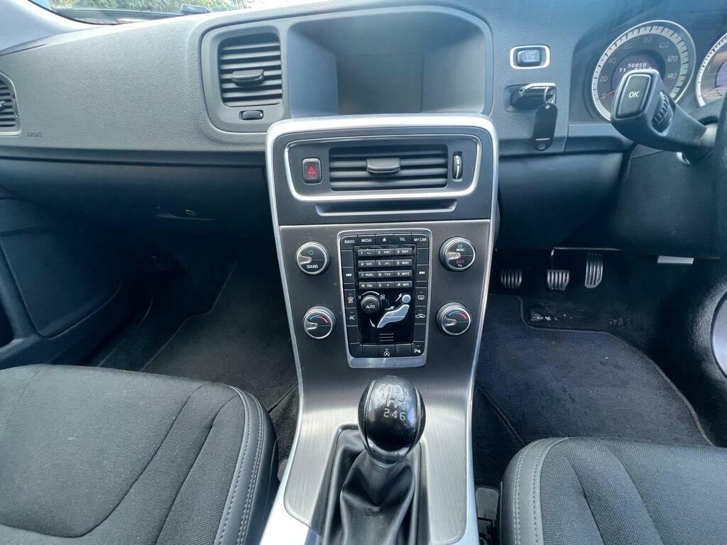 Volvo V60 Drive 115 R Design White #14