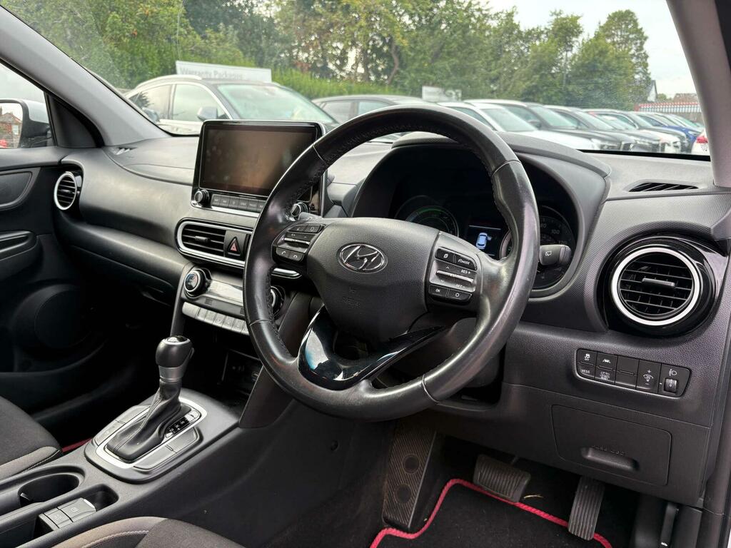Hyundai Kona Premium White #5