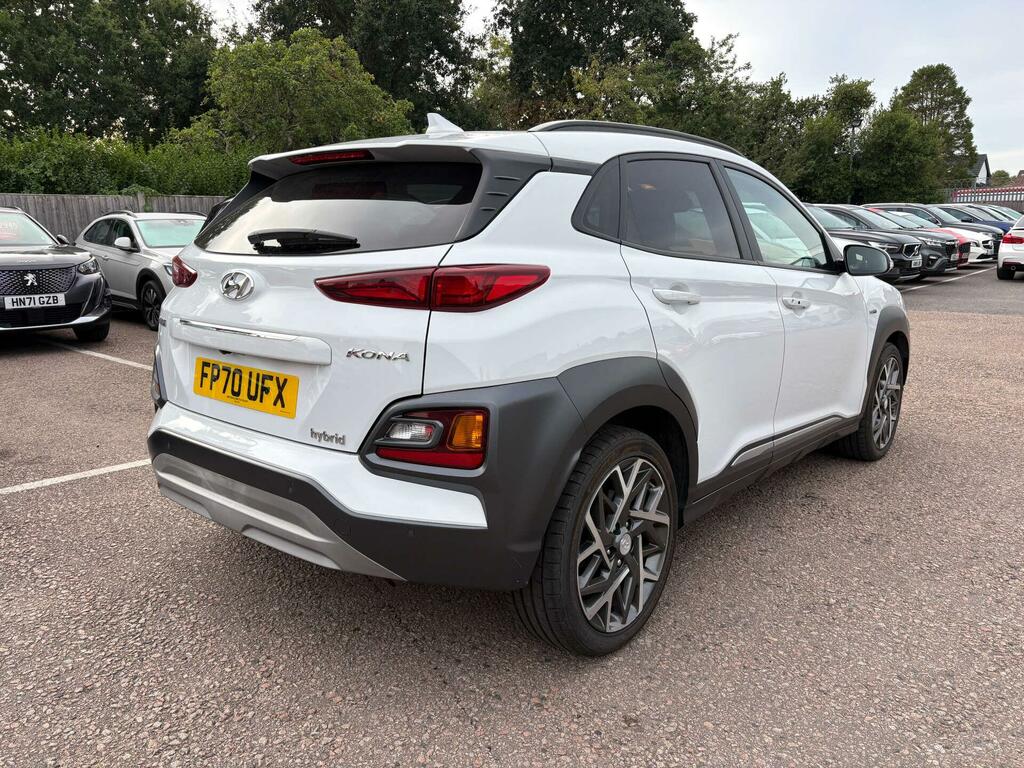 Hyundai Kona Premium White #4