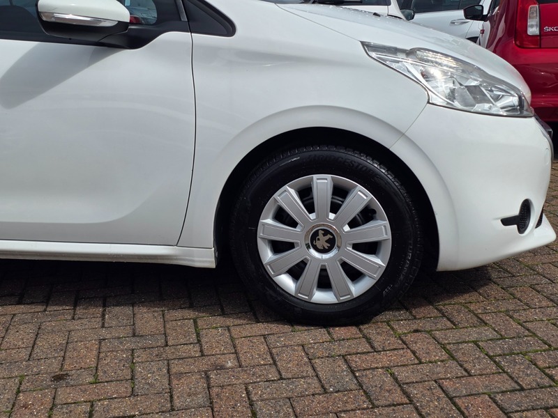 Peugeot 208 Access Plus White #5