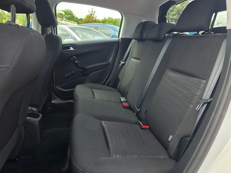 Peugeot 208 Active Silver #13