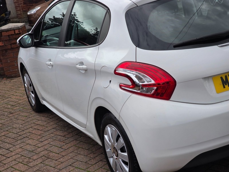 Peugeot 208 Active Silver #27