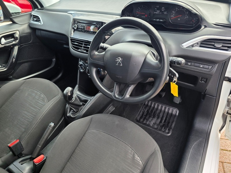 Peugeot 208 Active Silver #9