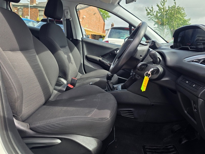 Peugeot 208 Access Plus White