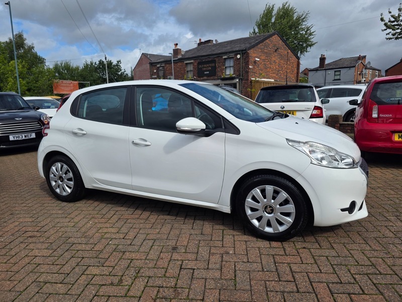 Peugeot 208 Access Plus White #4