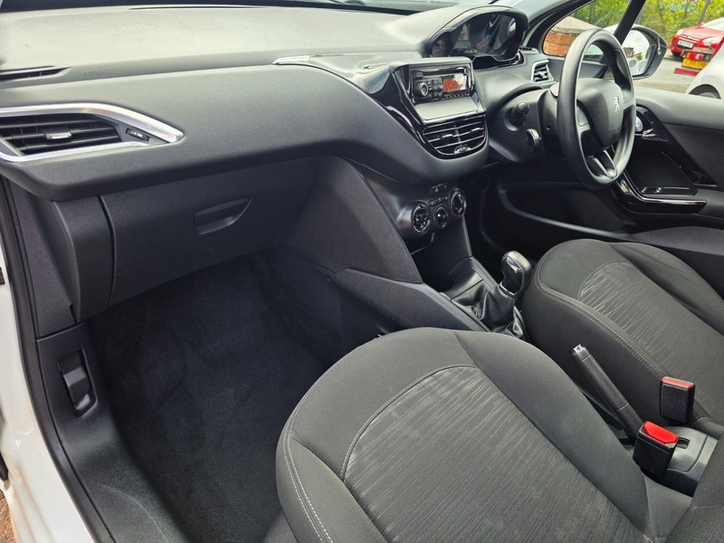 Peugeot 208 Active Silver #11
