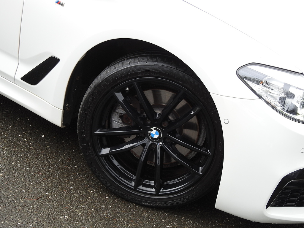 BMW 5 Series 520D M Sport YA19AOZ White #5