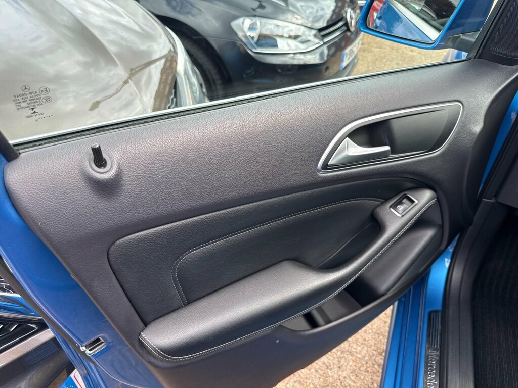 Mercedes-Benz B Class Mpv Black #32