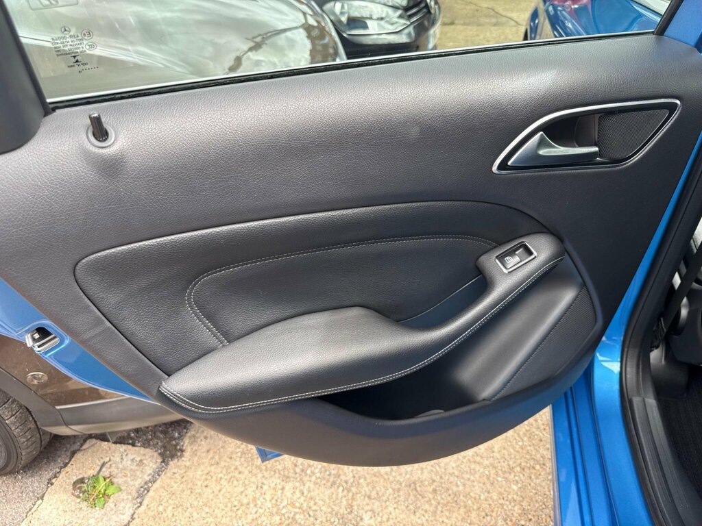 Mercedes-Benz B Class Mpv Black #35