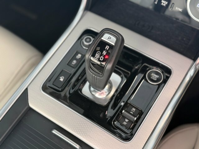 Jaguar XE 2.0 D200 R-dynamic S White #29