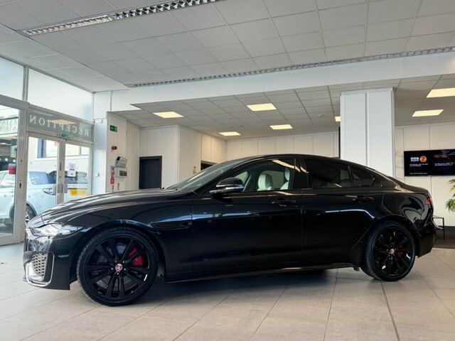 Jaguar XE D200 Mhev R-dynamic Black Black #2
